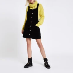 RIVER ISLAND -BLACK CORDUROY PINAFORE DRESS WITH FRAYED HEM SIZE UK 8 - Drest
