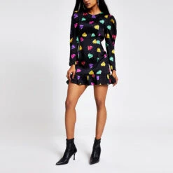 RIVER ISLAND -BLACK LS FRILL HEM STAR PRINT DRESS - Drest 7 RIVER ISLAND -BLACK LS FRILL HEM STAR PRINT DRESS - Drest -Pas Cher Mode Séduisante Magasin black skinny mid rise molly jeggings 797961 alt1 Product Page Zoom