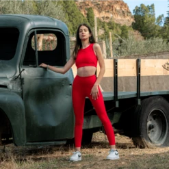 Guya Gang Femme - Crop Tank Ruche Rouge - Drest -Pas Cher Mode Séduisante Magasin crop tank red hive 3 768x768 1